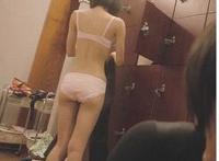 福利图自备纸巾gif:不雅试衣间男女视频