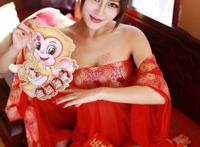 到处摸美女的秘密:看女人的光胸