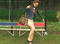 沙发上女人丝袜被撕破:日本 沙发 跳出来 强干