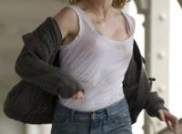 恐怖游轮洁西走光图:恐怖游轮女主角胸大