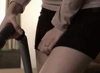 总裁办公室里的叫声:办公桌下为老板吸