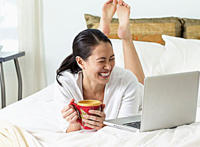 睡前使用电脑危害大,女性同胞们注意了