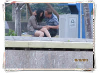 农村山林里的狗男女:车子里的狗男女