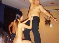 最近裸嗨视频:酒吧辣妹裸嗨图