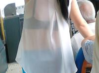 公交车上的那些事在车上把她的长裙