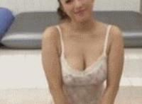 美女上厕所不看后悔动态图美女胸衣脱落