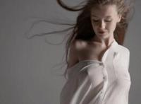 浴室少女莲蓬乳莲蓬乳和空手指图