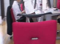 女模特被潜则完整视频办公桌下为老板吸动态图