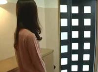 插到里面下面图片抓到女小偷她肉偿