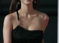 女人喂男人下面图片 男人女人一起在洗澡