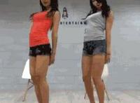 电车上被两男夹攻动态图两男一女前后夹攻图片