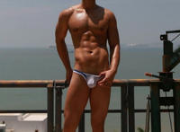 性功能强大的男明星宁泽涛丁丁顶出泳裤图