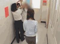 爸爸开车妈妈在后面动态图上别人的妈妈