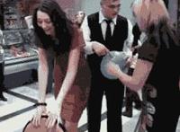 日本女人到底有多开放动态图日本女人怎样服务男人图解