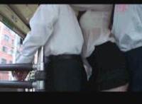 挤公交贴身的尴尬经历如何挤公交占便宜动态图