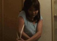 和领导酒后在车内接吻视频动态图应酬后被领导强吻了