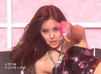 女奥特曼被爆菊动态图白靴女战士被虐脚