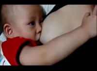 美女妈妈喂奶全过程图片欣赏老婆当众给老公喂奶