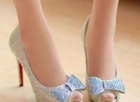 舔帆布鞋女孩的鞋底 校花帆布鞋踩踏视频