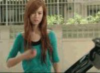 舔乳房火车揉胸美女真人戴避孕套视频