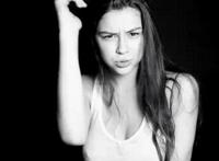 被哥哥摸咪咪动态图为什么乳晕很大