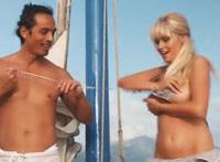 女子遭男子摸遍全身图动态图女子被男子解内裤