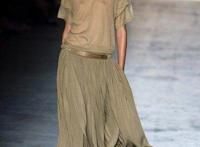 法国见奶时装秀图片欣赏抖奶超模走秀集锦