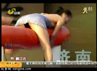 活力大冲关掉胸罩水上乐园泳装走光图