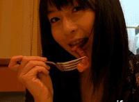 吃女人精华液全过程动态图妹子吃精华液