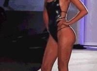 在长途大巴车上啪啪动态图发生在长途汽车的事