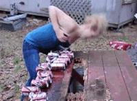 长途大巴上摸邻座女 在长途大巴卧铺车上