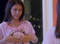 被两个男人前后夹攻动态图被两根夹在中间三明治