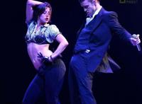 踢足球摸裤裆明星图片 男明星内裤代言图片