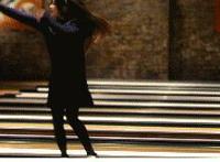 分分钟操哭你视频动态图 被男朋友啪到哭