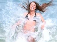 美女洗澡最先洗的部位 没有穿衣服的女人的啊