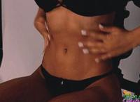 女生坐在男生大腿上所有疯狂强吻的视频