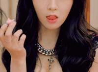 裸模哺乳莫露露视频 裸模哺乳莫露露