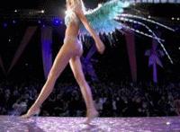 美女把你全身衣服脱了让我看看 美女把衣服脱了让男模