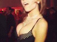 表嫂借我的种 表嫂在洗澡让我过来问