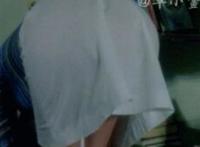 班花秦洁让我帮她揉胸 班花帮同桌打灰机