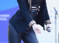 班花林微雅小说上课发现班花帮同桌打 我不小心摸到班花的胸