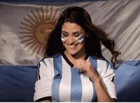 亲哥哥在家里对我：被哥哥拉进厕所，叔叔把我拉进房间扯开