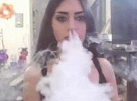 老头娶小姑娘视频：老头舔小姑娘水