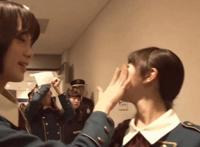 男人狂抽女人洞的视频：男人舔女人的真人图