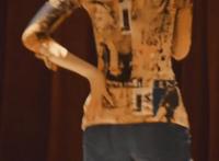 漂亮小姐输了就脱视频：美女输一次脱一次的，输了给你干