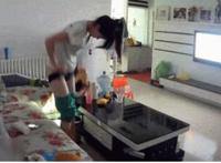 偷吻美女脚低视频：列车脚伸到我裤裆 熟睡脚视频