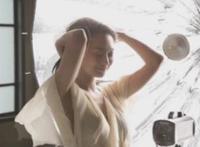 游泳池活春视频喂奶门 沙滩上演活春官视频