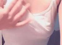 女明星大露八字奶动态图：真空露八字奶疑似下垂