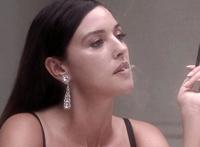 同时被两个男人吸吮 两个男人伦流上我好爽