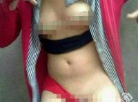 女生打架扒衣脱裤图片 扒衣服打架视频实拍